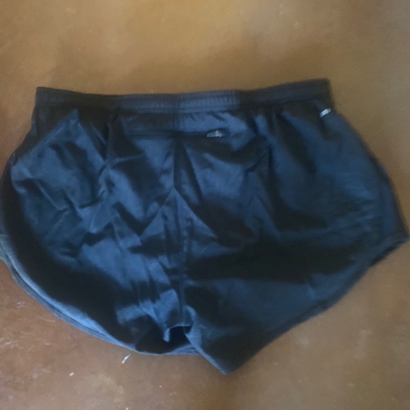 🌺NEW🌺$$16 OFF RETAIL $40 🌺BLACK NIKE TEMPO SHORTS🌺 XSMALL, SMALL & MEDIUM - Picture 4 of 6